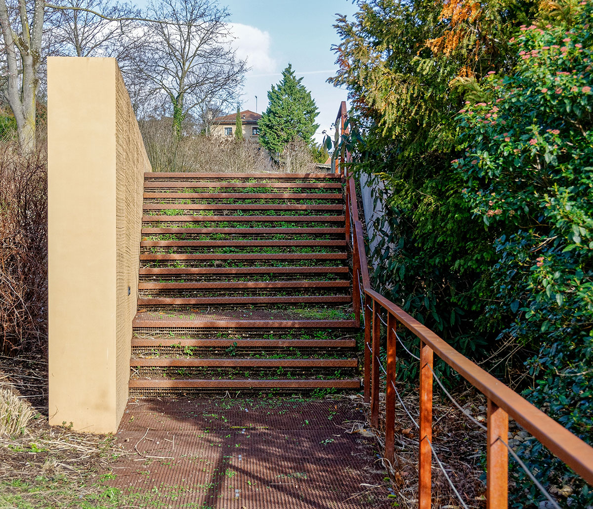 Escaliers (en acier CORTEN) au Jardin secret de Saint Rambert L’Île Barbe Lyon 9ème