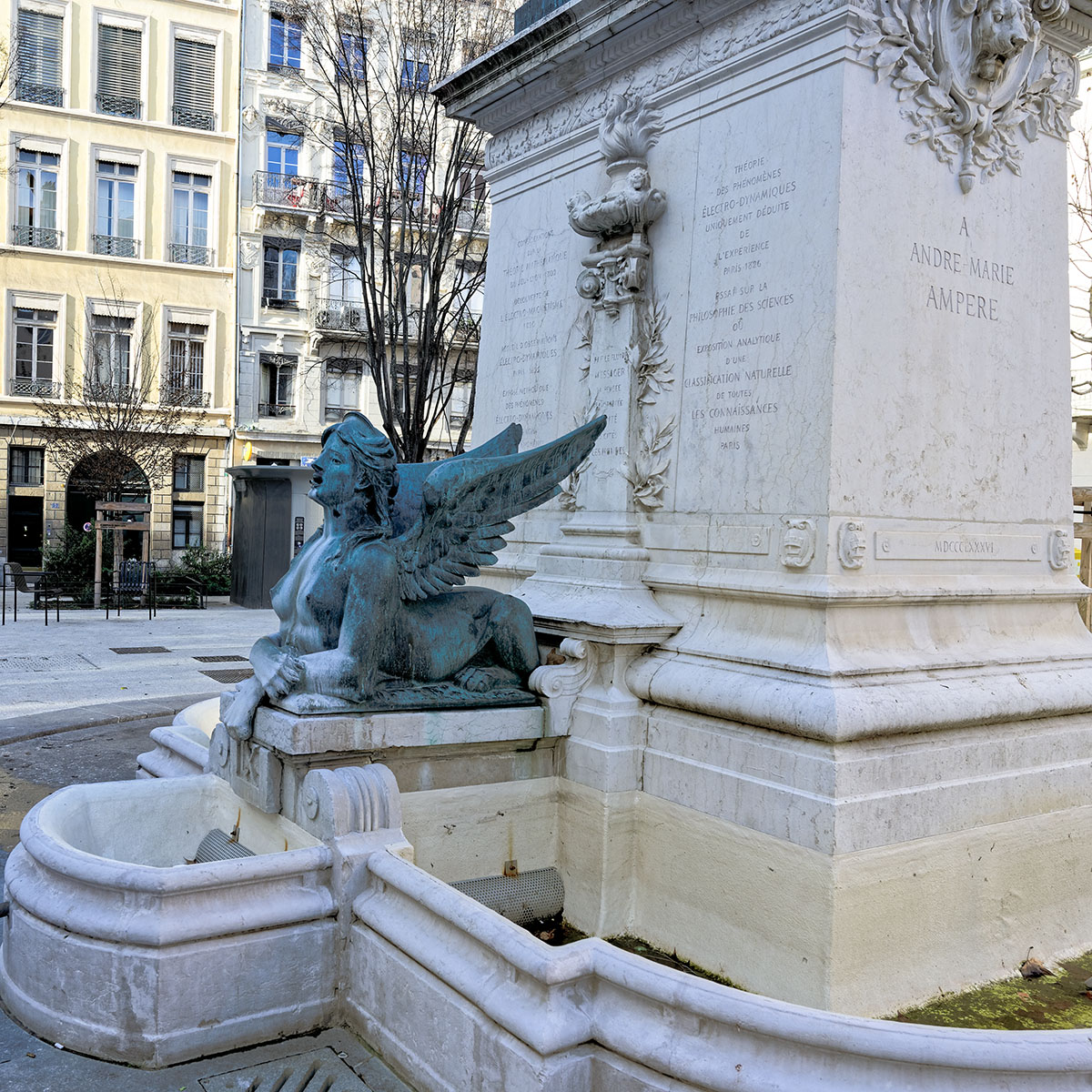 Fontaine Place Ampère par Charles Eugène Breton, fondeur Rudier Lyon 2ème