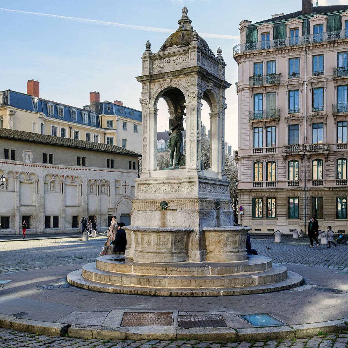 Fontaine Place Saint Jean (René Dardel J.M Bonnassieux F. Bernasconi 1844) Lyon 5ème