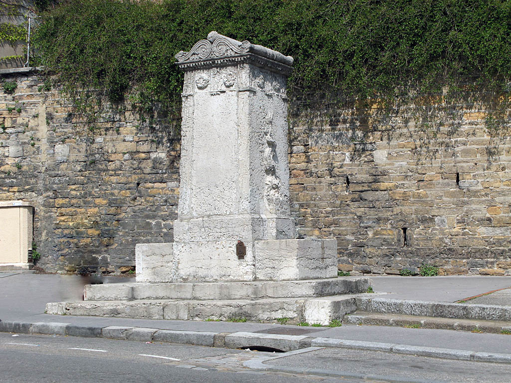 Fontaine du Trion ou Pompe des Farges Lyon 5ème (1836)
