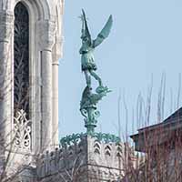 Saint Michel terrassant le dragon -  sculptée par Paul-Émile Millefaut(1848-1907). Basilique de Fourvière Lyon 5ème