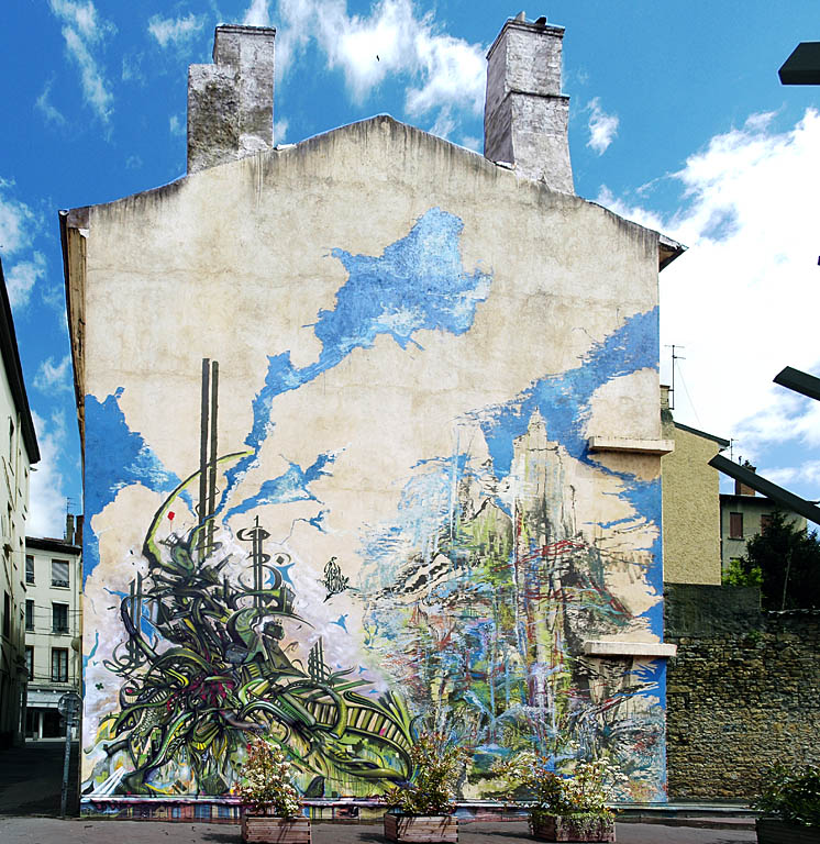 Mur peint réalisé en 2011,par Frédéric Florit alias Rezine 69 (partie gauche) et Damien Saillard alias Dams (partie droite). Sur le thème de l’eau, l’air et la nature avec de la calligraphie