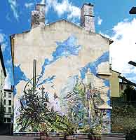 Mur peint réalisé en 2011,par Frédéric Florit alias Rezine 69 (partie gauche) et Damien Saillard alias Dams (partie droite). Sur le thème de l’eau, l’air et la nature avec de la calligraphie
