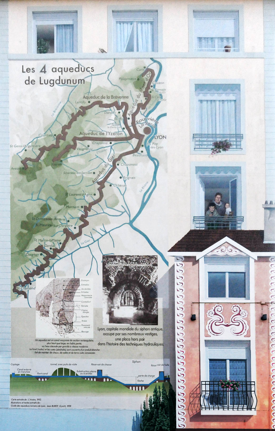 Les 4 aqueducs de Lugdunum sur un immeuble (Résidence "La Sarra"), rue Pauline Jaricot Lyon 5ème