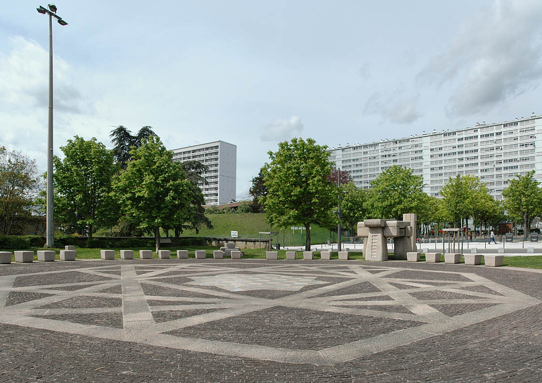 Esplanade de la Compas-Raison par Serge Boyer, Le Plateau La Duchère (Lyon 9ème)