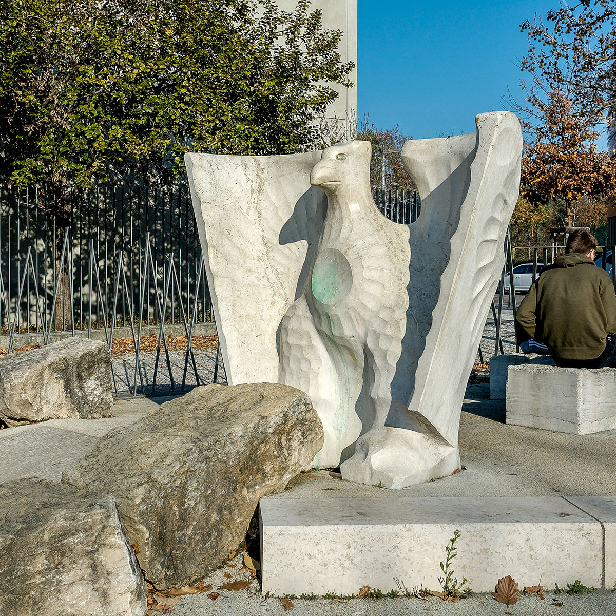 Aigle - Square Averroes (1126-1198 Philisophe)Sculpture par Djoti Bjalava (1944-)(Georgien) Rue Victor Schoelcher le Plateau La Duchère (Lyon 9ème)