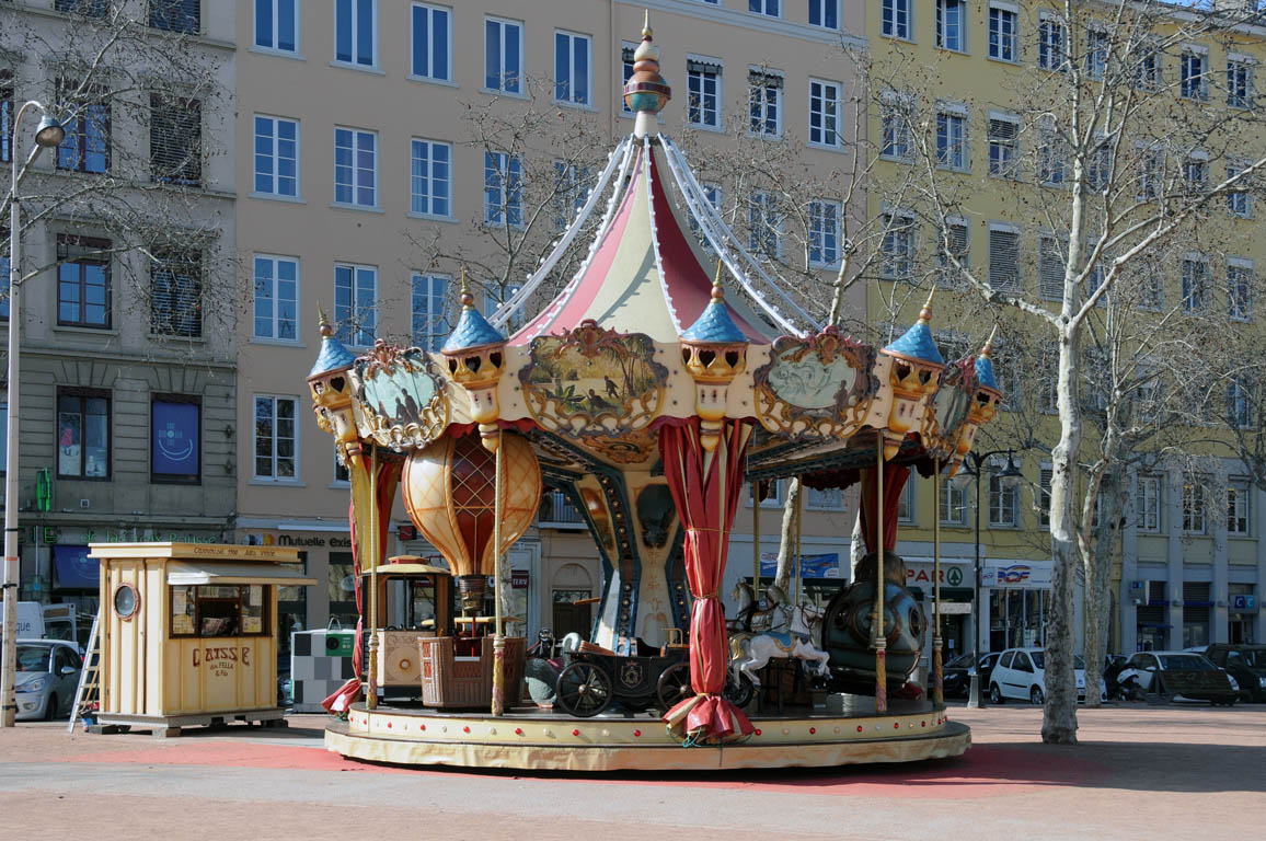 Manège Jules Verne, Place de la Croix-Rousse Lyon 4ème