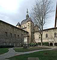 Cour de l’Arbre (renommée Cour Saint Louis) de l’Hotel Dieu avant 2013 Lyon 2ème 