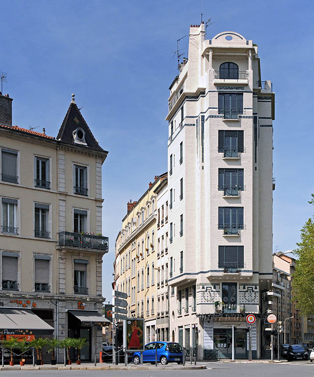 "Immeuble Cateland" (1876 - 1948) construit en 1911, au 2 rue de Saint-Cyr  Premier Immeuble d’habitation de Lyon en béton armé Vaise Lyon 9ème