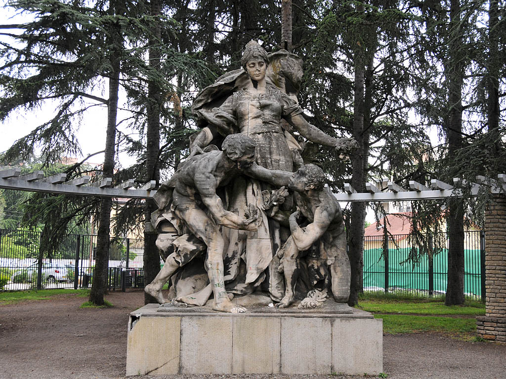"Fraternité" partie du monument à la République place Carnot avant 1975 situé parc Bazin Lyon 3ème