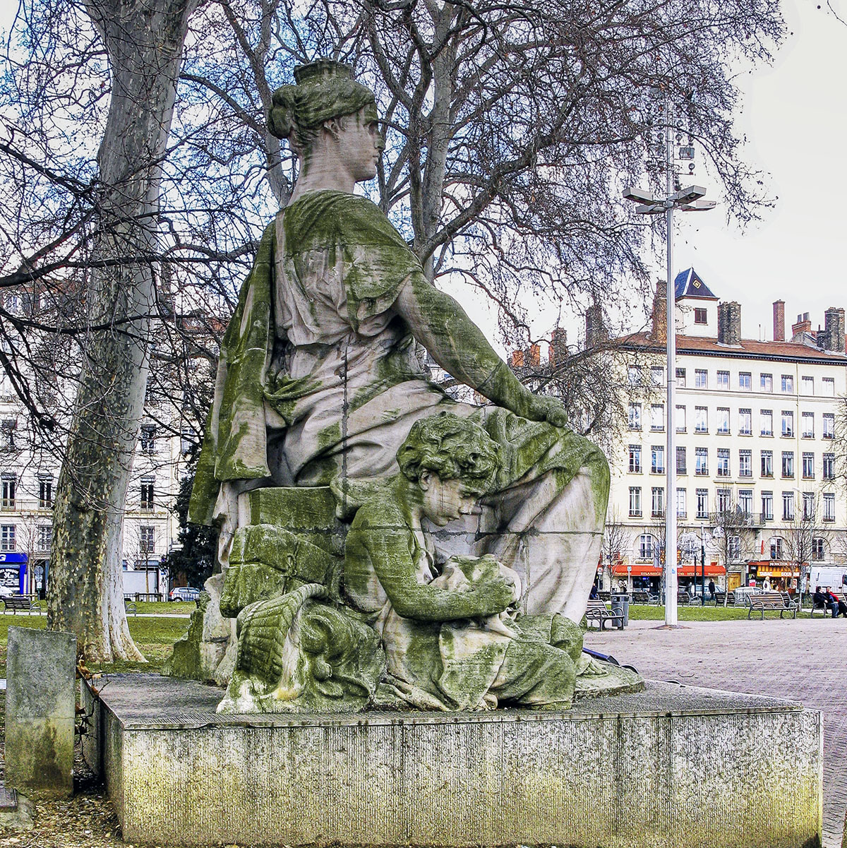 "Ville de Lyon" partie du monument à la République place Carnot avant 1975 Lyon 2ème