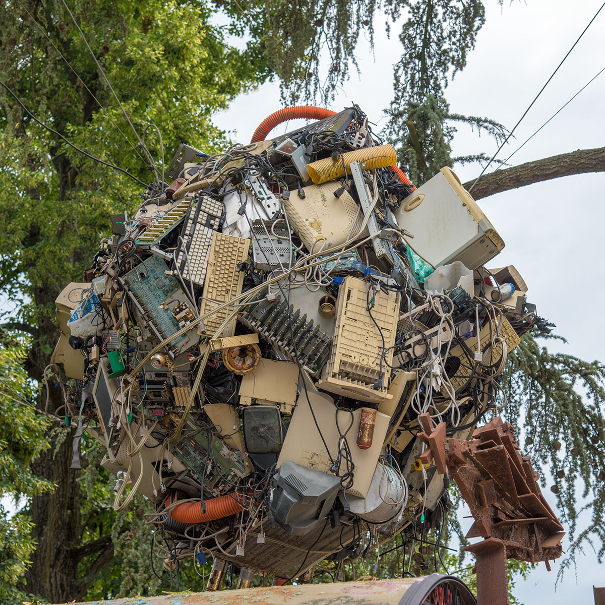 Garbage Earth - Demeure du Chaos - Musée d’art contemporain -  par Thierry Ehrmann
