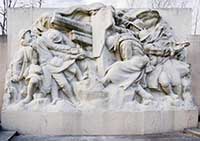 Bas relief "La guerre" par Louis Bertola (1891-1973) Monument aux morts sur l’île du Parc de la Tête d’Or