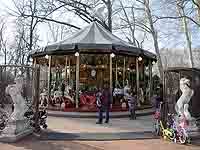 Manège avec Orgue du Parc de la Tête d’Or. Le grand Carrousel du Parc de la Tête d’Or authentique  et ancien manège de chevaux de bois a été construit en 1895 à ANGERS par les établissements Gustave BAYOL