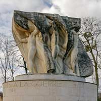 Tony Garnier (Architecte) Jean et Auguste Larrivé (Sculpteurs) Monument aux morts sur l’île du Parc de la Tête d’Or Lyon 6ème
