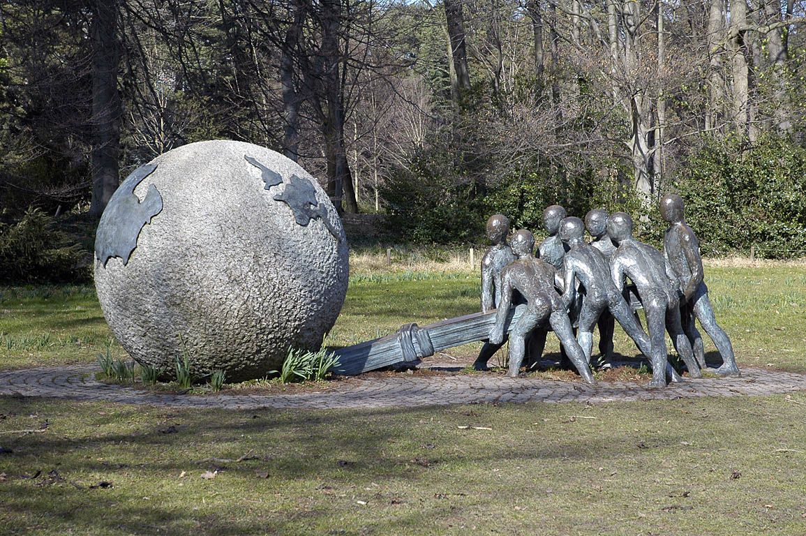 Monument de la réunion du G7 "Ensemble pour la Paix et la Justice" par Xavier de Fraissinette (1996) Parc de la Tête d’Or