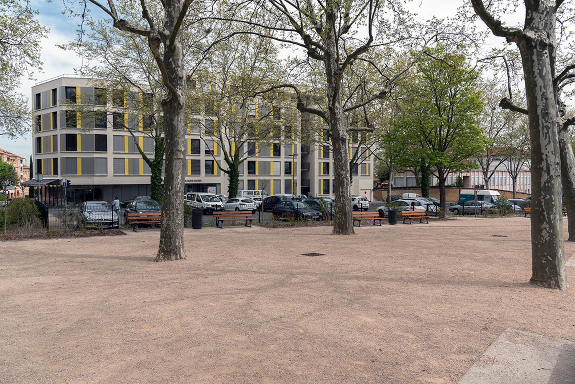 Place Abbé Larue et la nouvelle résidence Universitaire.