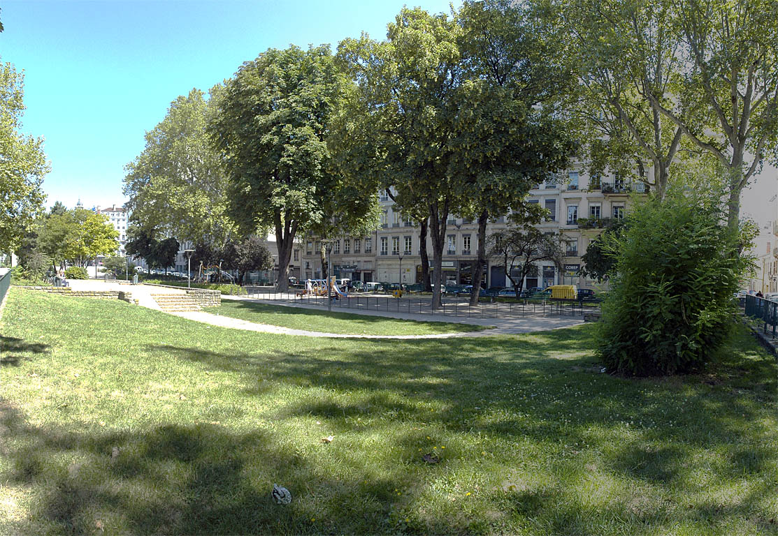 Place Raspail Lyon 7ème (Quai Claude Bernard) 