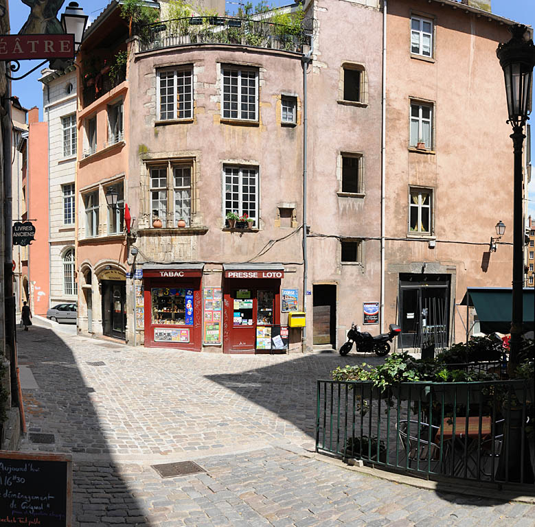 Place de la Trinité  et Rue Tramassac Lyon 5ème 
