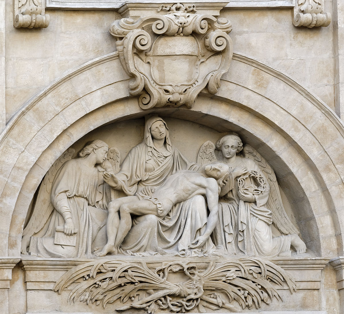 Tympan "Notre Dame de Pitié" par Fabisch - Porte de la Chapelle de l’Hôtel-Dieu Lyon 2ème
