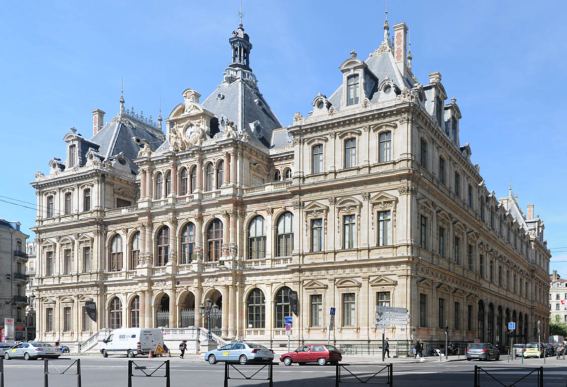 Bourse coté place des Cordeliers Lyon 2ème 