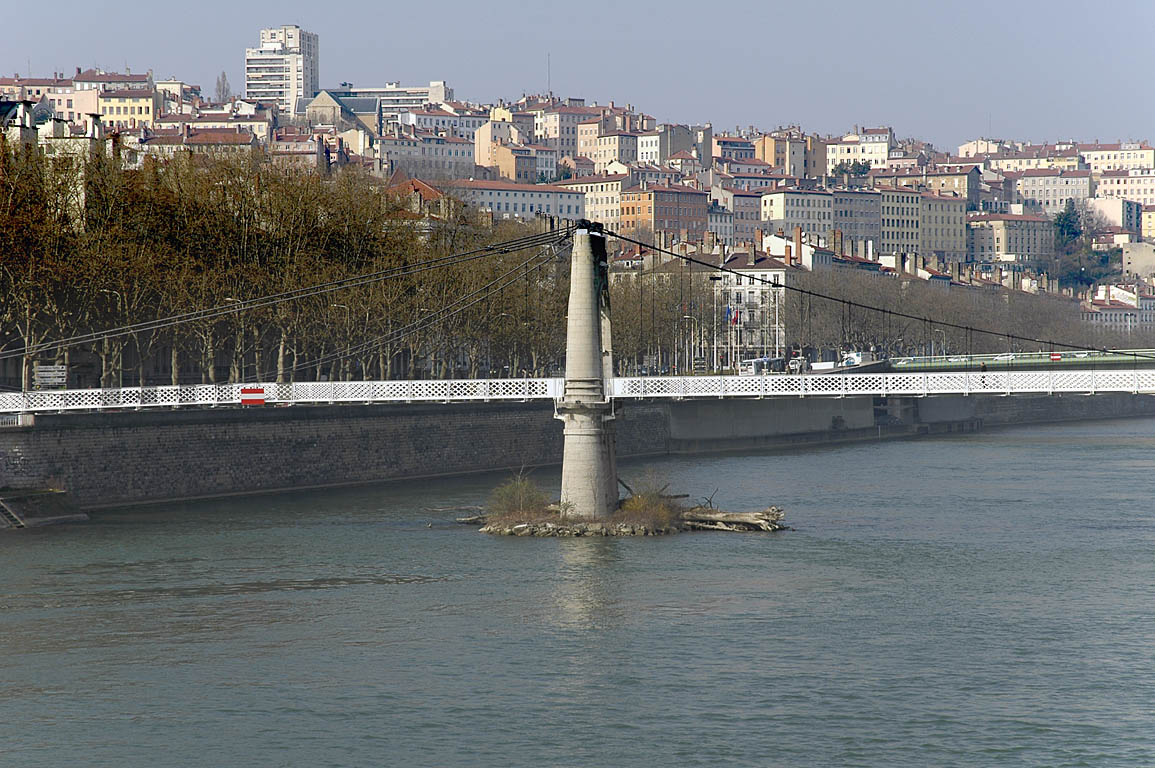 La Croix-Rousse vue depuis le Pont Lafayette sur le Rhône Lyon 1er