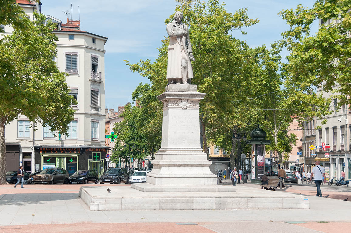 Place de la Croix-Rousse, Statue de Joseph Marie Jacquard (1752-1834) Lyon 4ème