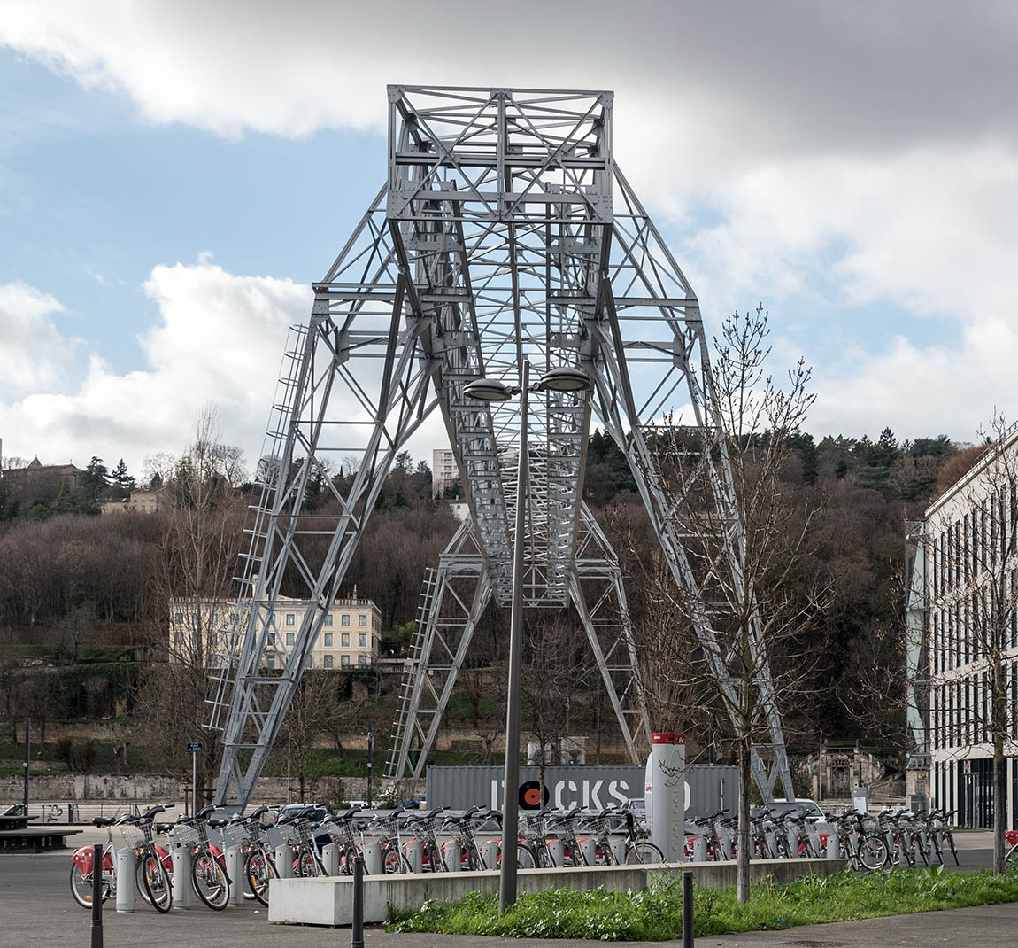 La Bête - Pont roulant Quai Rambaud entre cours Charlemagne et Saône Lyon 2ème