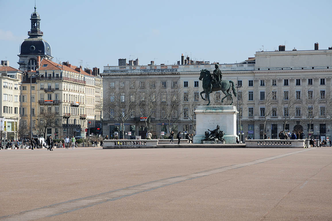 Place Bellecour, Beffroi de l’Hotel-Dieu,Statue de Louis XIV (1638-1715) par Lemot