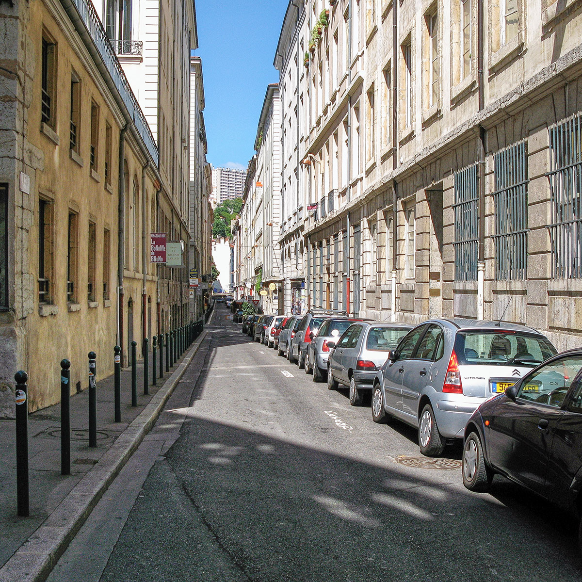 Rue Royale en direction de la Place Michel Servet Lyon 1er