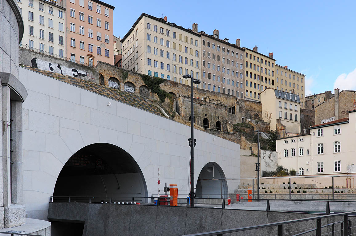 Tunnels de la Croix-Rousses coté Rhône, place Michel Servet Lyon 1er