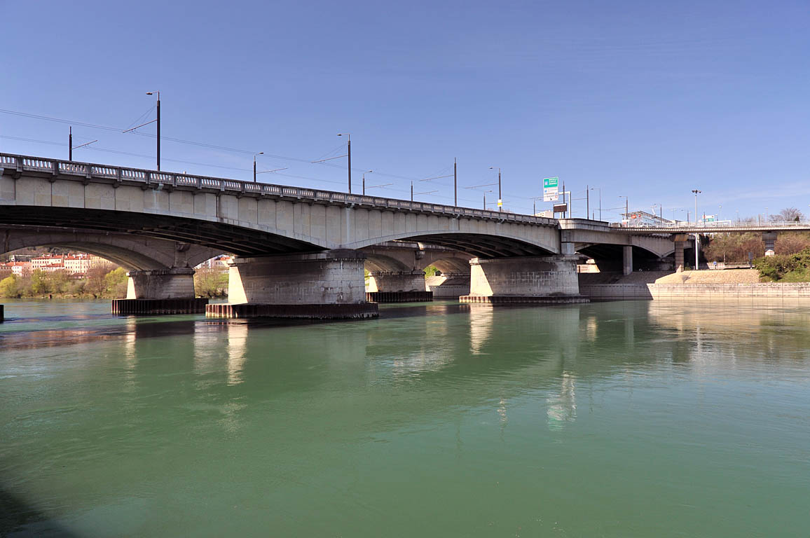 Pont Raymond Poincaré entre Caluire et Villeurbanne sur le Rhône