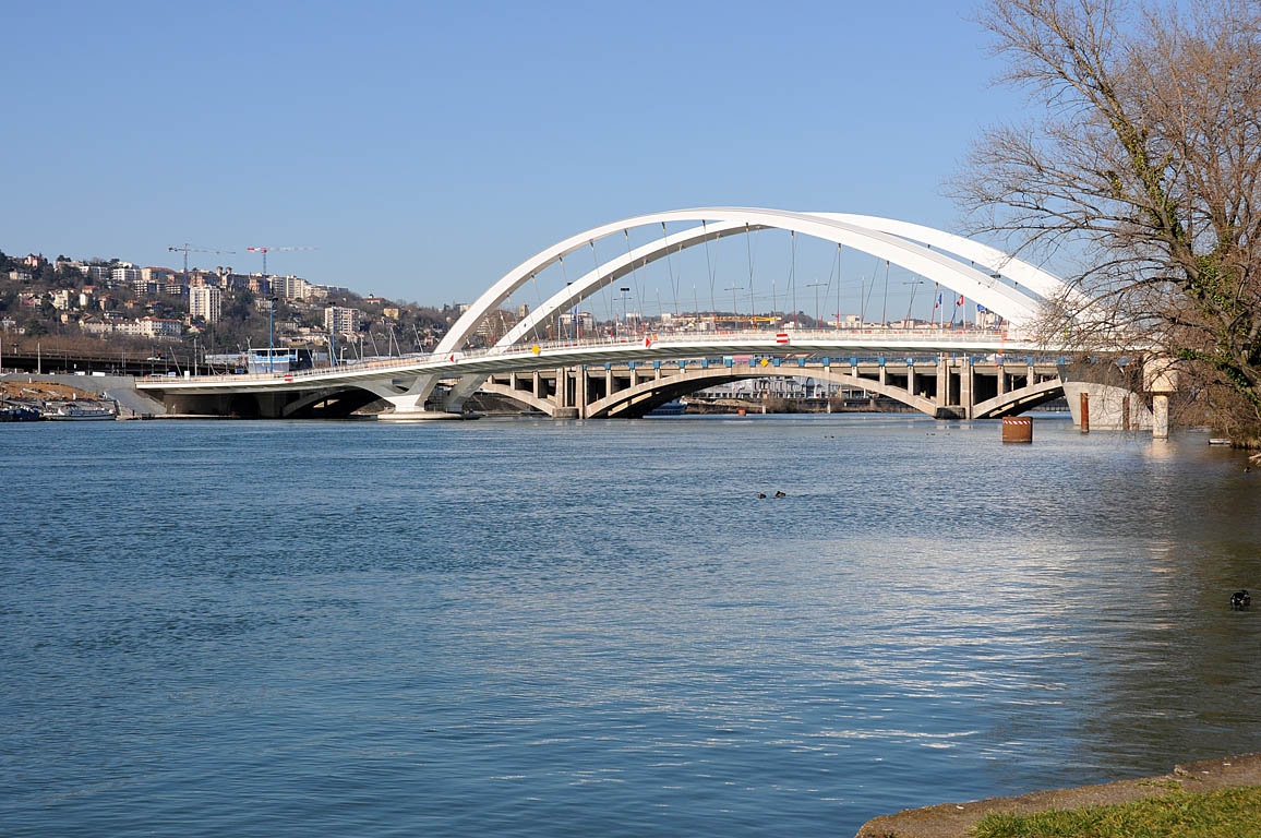 Pont Raymond Barre en aval du Pont Pasteur sur le Rhône