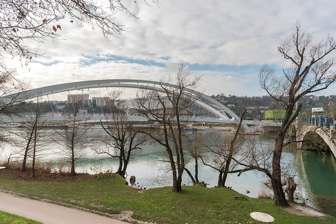 Pont Raymond Barre en aval du Pont Pasteur sur le Rhône (2014)