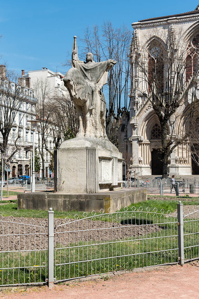 Jeanne d’Arc (installée en 1928) par Jean Louis Chorel (1875-1946) Place Puvis de Chavanne Lyon 6ème
