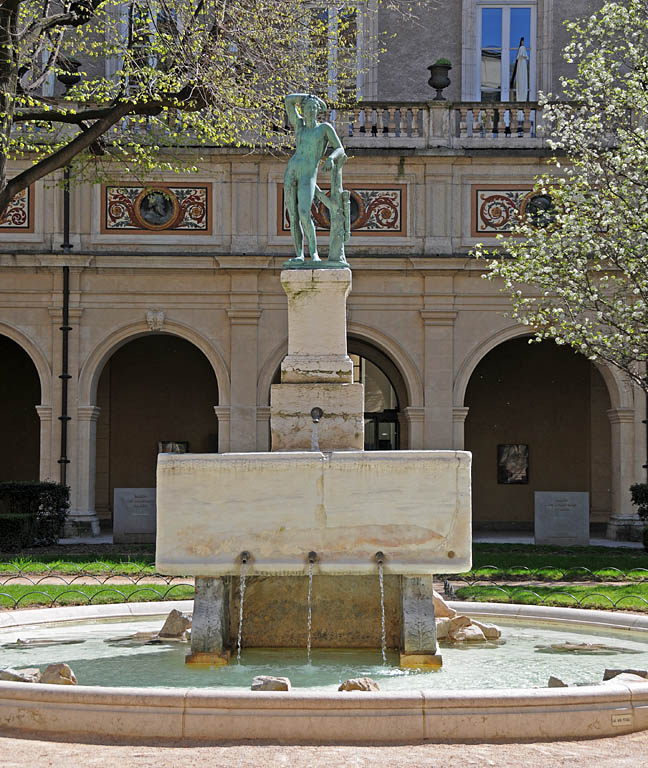 D’après Jean Baptiste Vietty (1787-1842) Appolon, dieu des arts.Statue dans le jardin du Musée des Beaux-Arts Lyon 1er