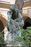 Sculpture de Léon-Alexandre Delhomme (1841-1895) représentant Démocrite méditant sur le siège de l’âme (1864) 