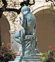 Sculpture de J. Delorme (1831-1905), Le joueur de flûte (1861), dans le jardin du Musée des Beaux-Arts Lyon 1er