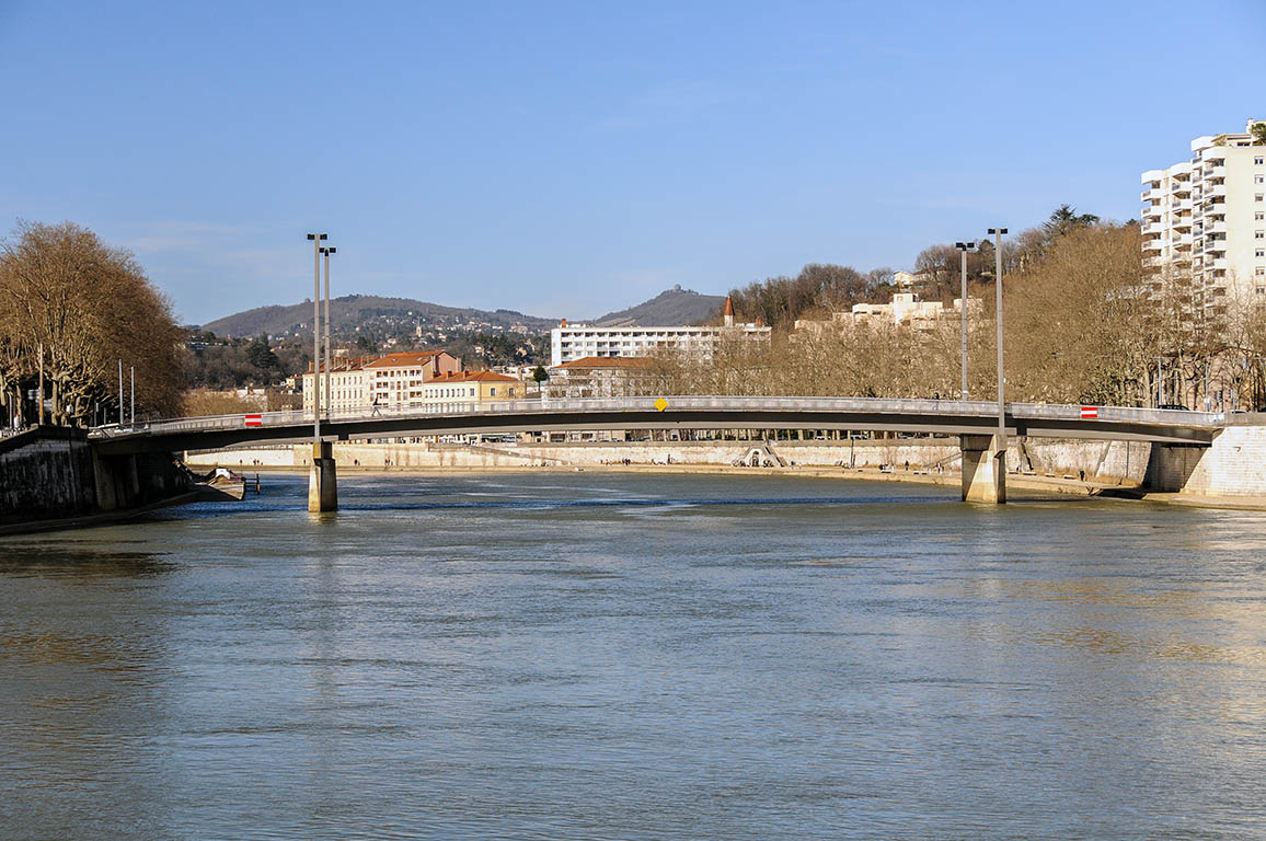 Pont Maréchal Koenig du Quai Chauveau au Quai Saint Vincent