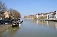 Péniches d’habitation sur la Saône au Quai Fulchiron