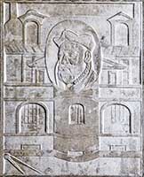 "Philibert Delorme" Bas-relief (Jeanne et Henriette Bardey) sur les cotés des portes - Hotel des Postes Place Antonin Poncet Lyon 2ème