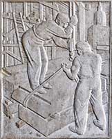 "Manutentionnaires" Bas-relief (Marcel Renard) sur les cotés des portes - Hotel des Postes Place Antonin Poncet Lyon 2ème