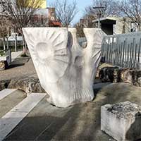 Aigle - Square Averroes (1126-1198 Philisophe)Sculpture par Djoti Bjalava (1944-)(Georgien) Rue Victor Schoelcher le Plateau La Duchère (Lyon 9ème)