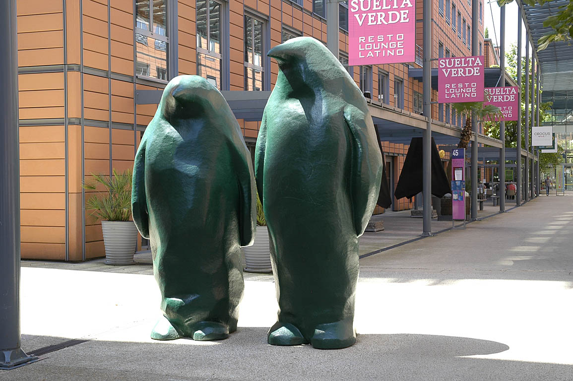 "Deux Pingouins" par Xavier Veilhan à la Cité Internationale de Lyon 6ème