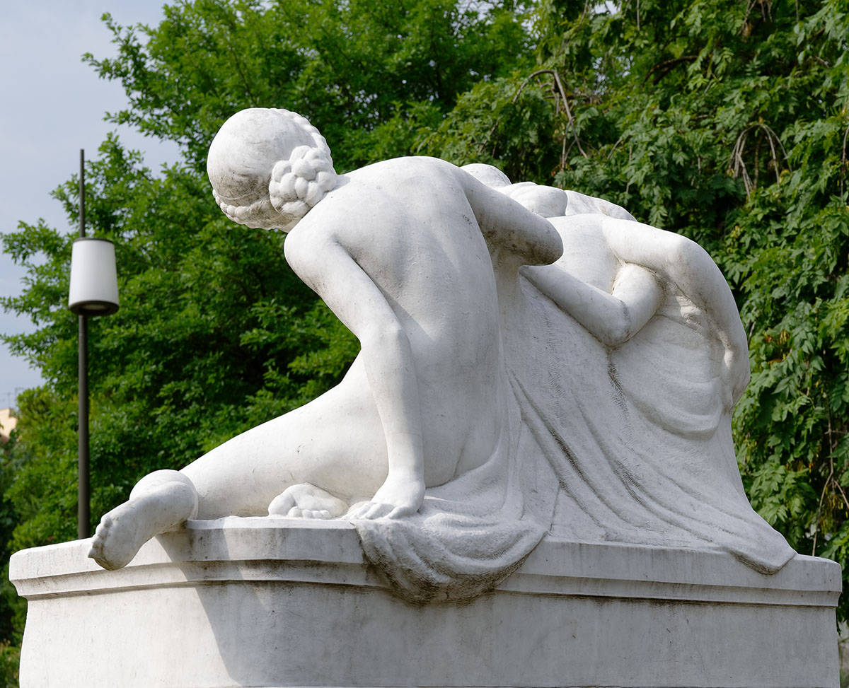 "Le Secret" (R. Béclu, sculpteur. 1913)  Parc de la tête d’or,Lyon 6ème