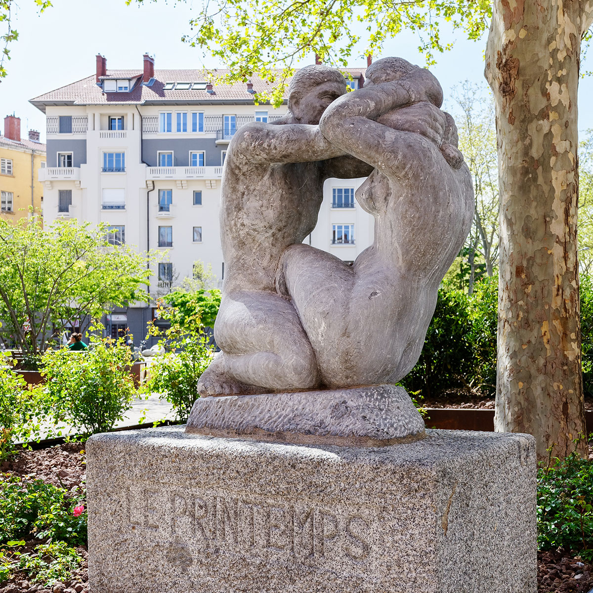 "Le Printemps"   de Georges Salendre (1890-1985) Place des Tapis Lyon 4ème