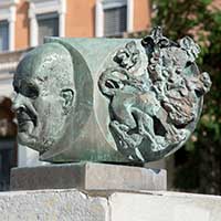 Louis Pradel Sculpture par Ipousteguy (1982) (Jean ROBERT 1920-2006) place Louis Pradel