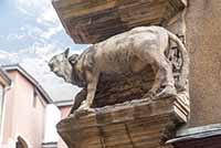 Taureau face au 22 rue du Boeuf sculpture attribuée à Jean de Bologne Angle rue du Boeuf et place Neuve Saint Jean Lyon 5ème
