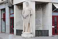 Monument - G.Salendre (1890-1985) Sculpteur - L. Thomas Architecte - place Bellecour Lyon 2ème