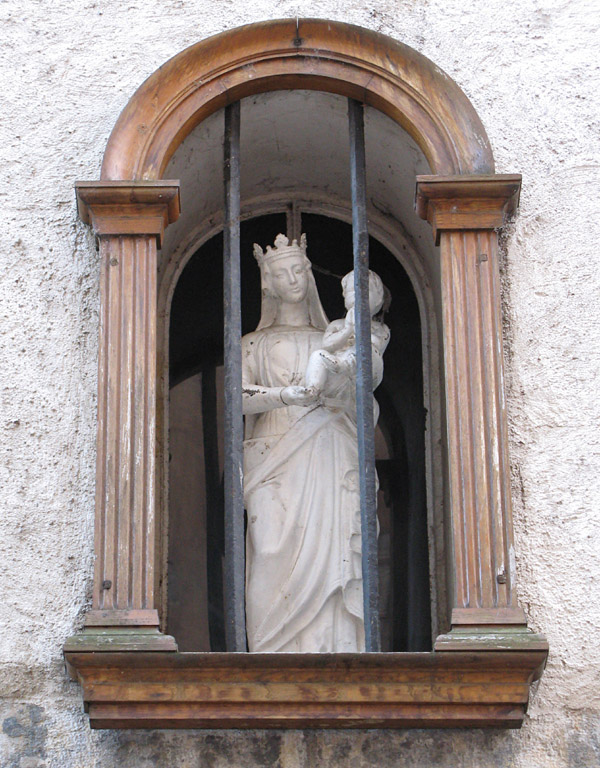 Statuette de la Vièrge au 17 Montée des Carmes Déchaussées Lyon 5ème